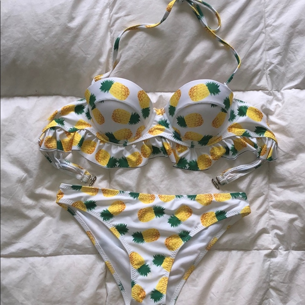 ๐ป 3/$40 ๐ฅณ Host Pick ๐ฅณ Pineapple bikini - Picture 1 of 8